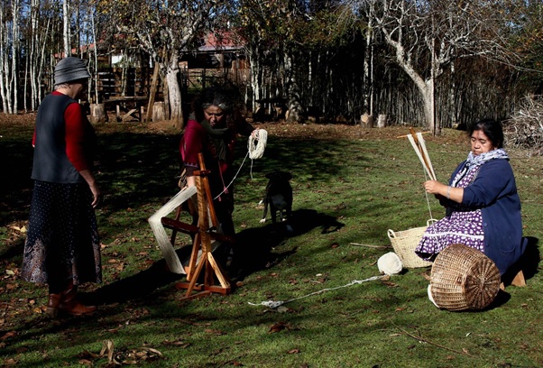 “Tejiendo la memoria del Ñimin en Kunkomapu”: La puesta en valor del patrimonio textil Mapuche Williche